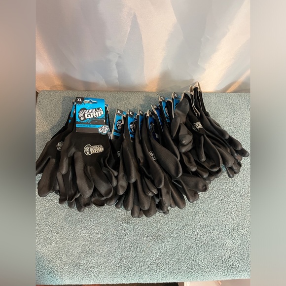 gorilla grip Other - 15 Pairs of Gorilla Grip Never
Slip XL Gloves. 25054